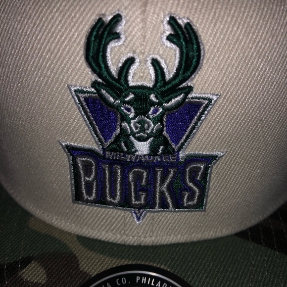 Milwaukee Bucks Mitchell and Ness tan/Camo hat (7 3/8) - Picture 2 of 5